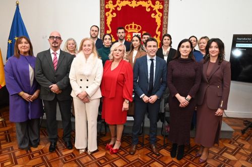 nueva-Junta-de-Gobierno-del-Colegio-de-Enfermeras-y-Enfermeros-de-Cantabria-1024x683